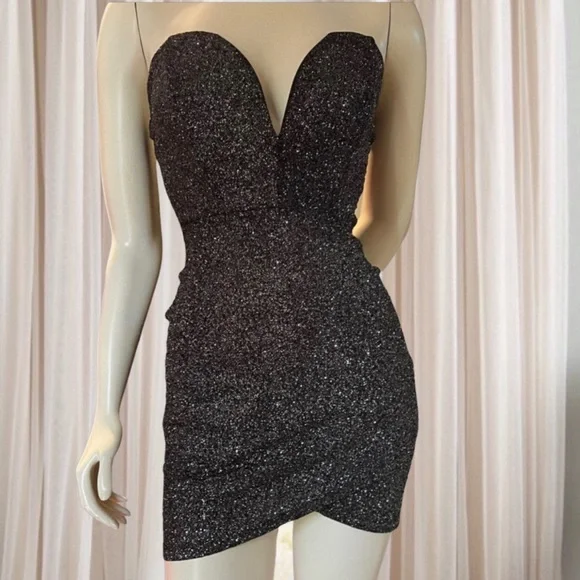 Windsor Size M | Silver Glitter  Strapless Mini Dress ( NEW WITH TAGS ) - Picture 3 of 16